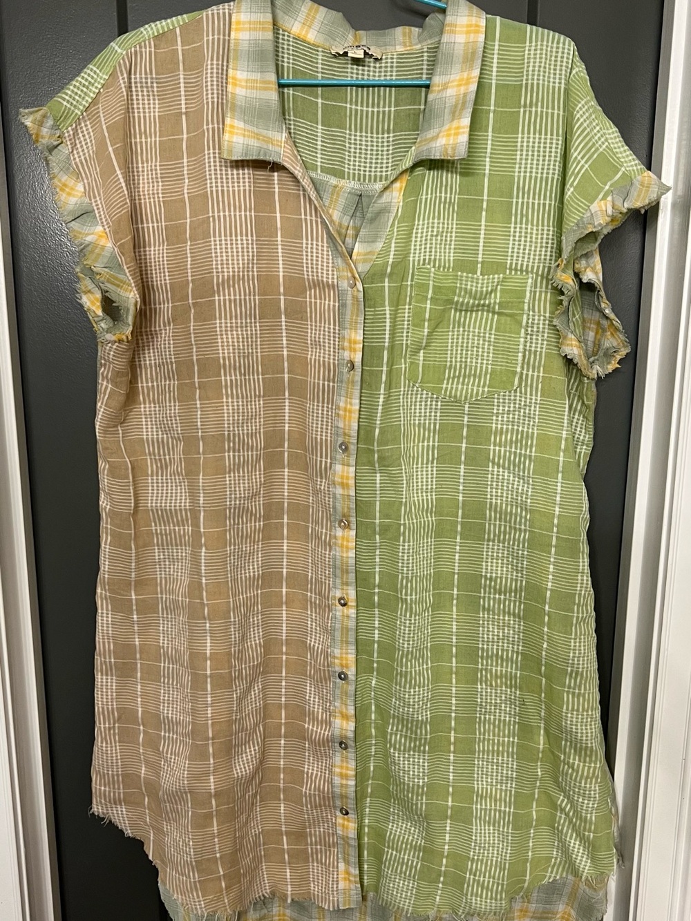 Umgee Green & Tan Plaid Button-Front shirt dress size large. Raw hems. Boho